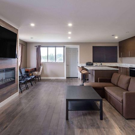 Super 8 By Wyndham Niagara Falls On المظهر الخارجي الصورة