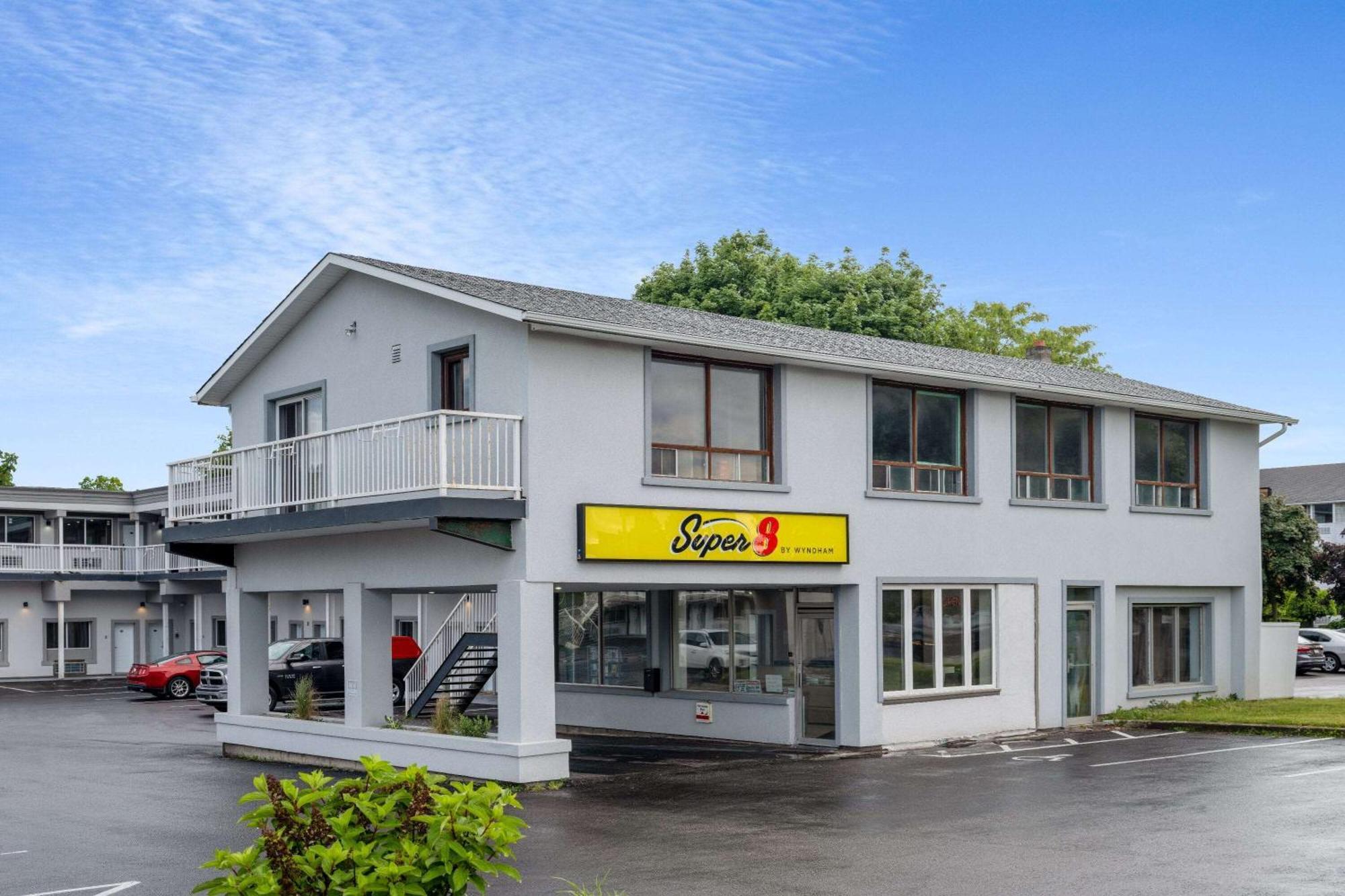 Super 8 By Wyndham Niagara Falls On المظهر الخارجي الصورة