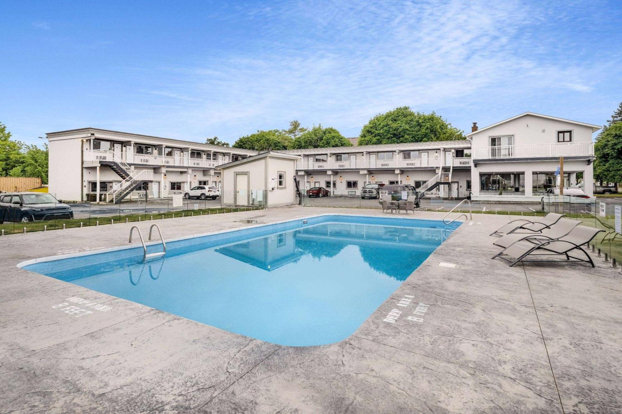 Super 8 By Wyndham Niagara Falls On المظهر الخارجي الصورة