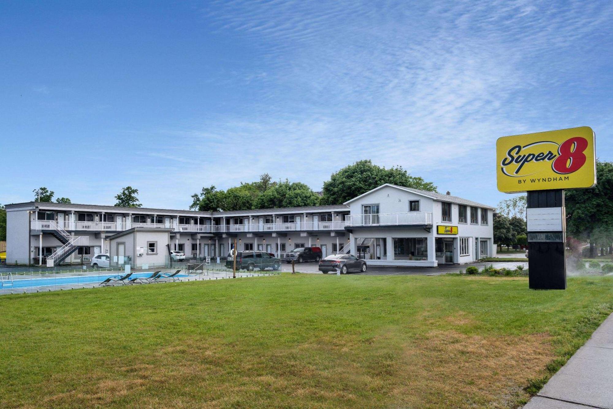 Super 8 By Wyndham Niagara Falls On المظهر الخارجي الصورة